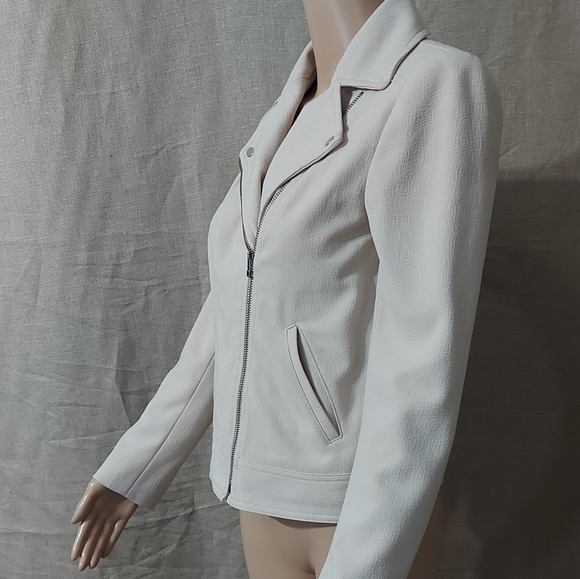 Ann Taylor Jackets size 4P petite color cream - Picture 4 of 13